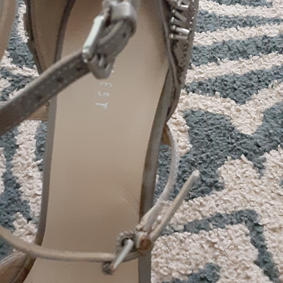 Nine West silver fancy heels - Picture 6 of 12